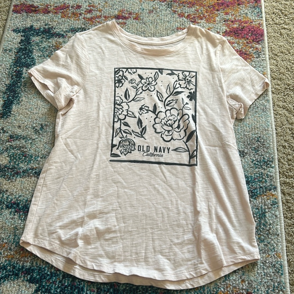 Old navy graphic tee size small